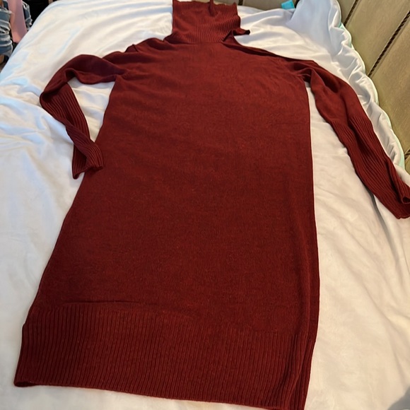 NWOT Prins Cold Shoulder Sweater Dress , Burgundy Medium - Picture 4 of 7